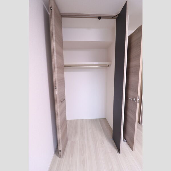 エーデル赤松町 洋室クローゼット