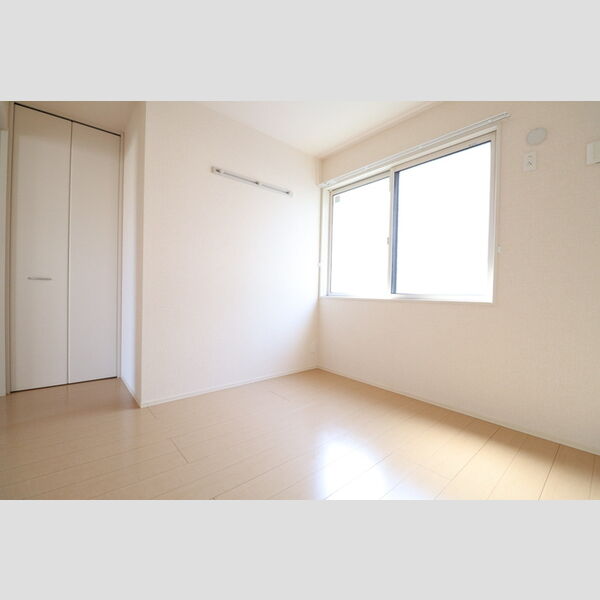 ルガーナ グランデ202号室 洋室(5帖)