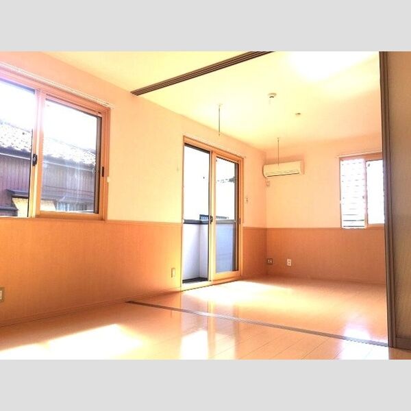 レスティア DKと南洋室(奥側)