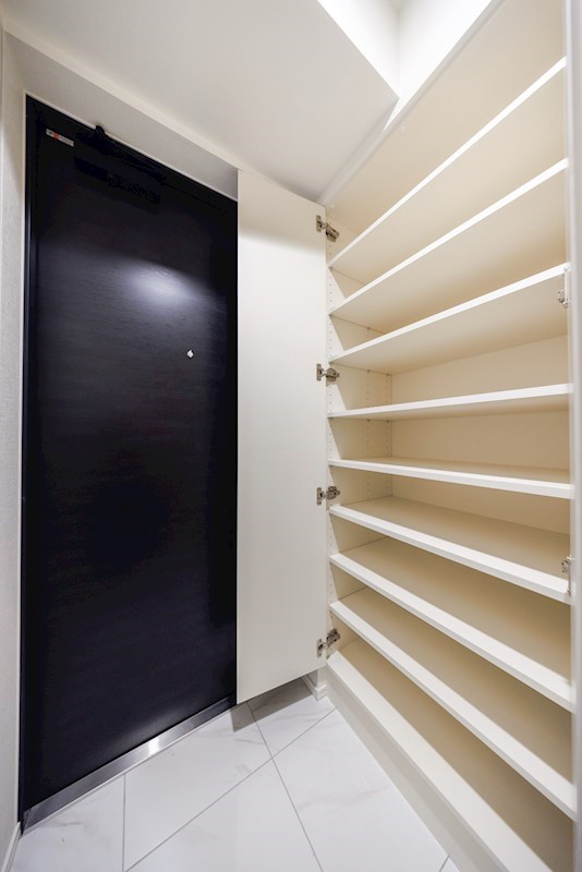 ドゥーエ西馬込Ⅱ3階 収納