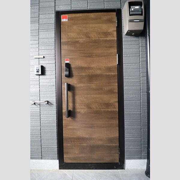 D-asset府中町 玄関ドア