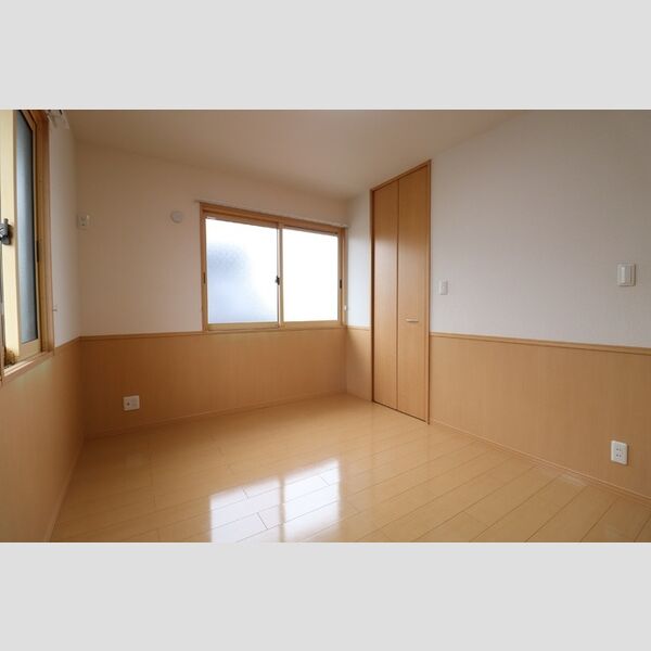 Rose Villa(ローズヴィラ)　A/B/CB202号室 ★洋室6帖★