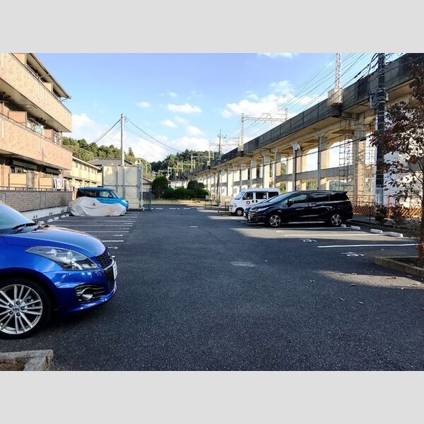 サンパティーク成田 駐車場