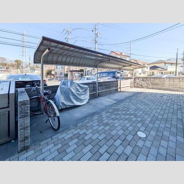 アヴェニール 駐輪場