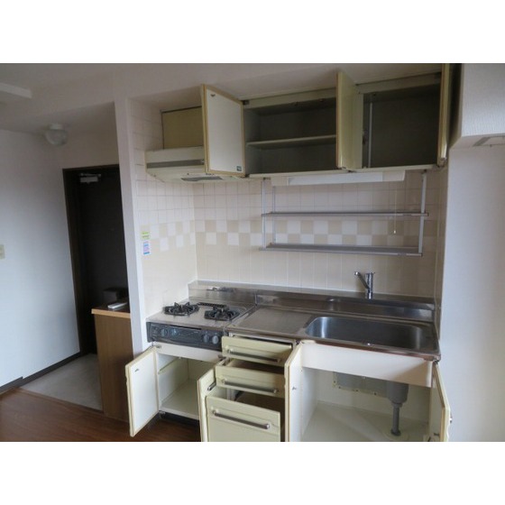 ファミーユコート恩田Ｂ棟0302号室 キッチン収納