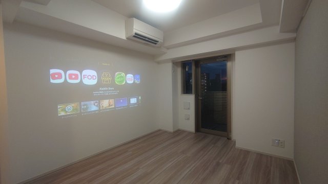 コンシェリア東京 ＜ＨＩＧＡＳＨＩＪＵＪＯ ＲＥＳＩＤＥＮＣＥ9階 プロジェクター付き照明であっという間に映画館に変わります