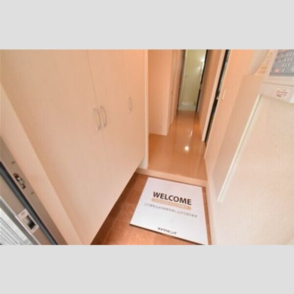 ハイネスA105号室 玄関