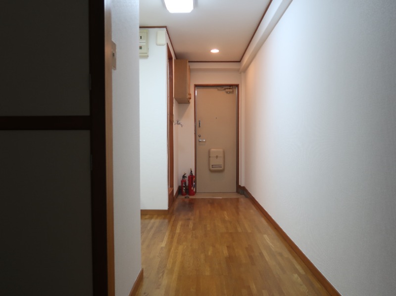 クリスタル大久保 内観