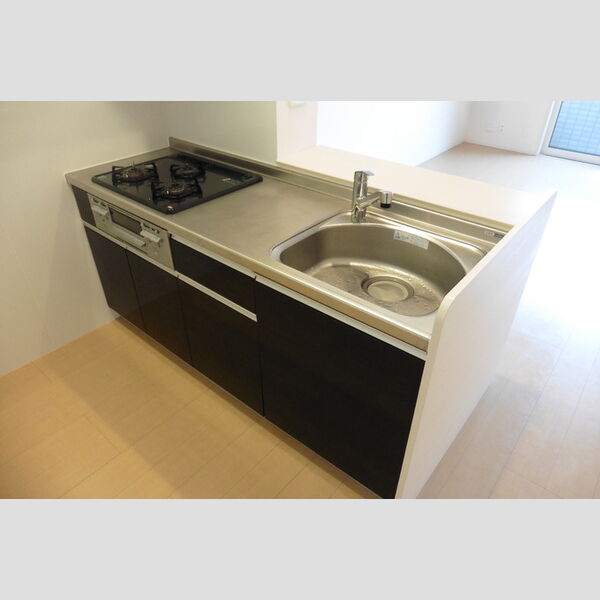 My tiara107号室 対面式システムキッチン