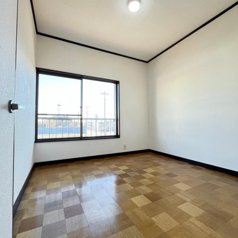 オレンジハウス ２F洋室4.5帖になります。