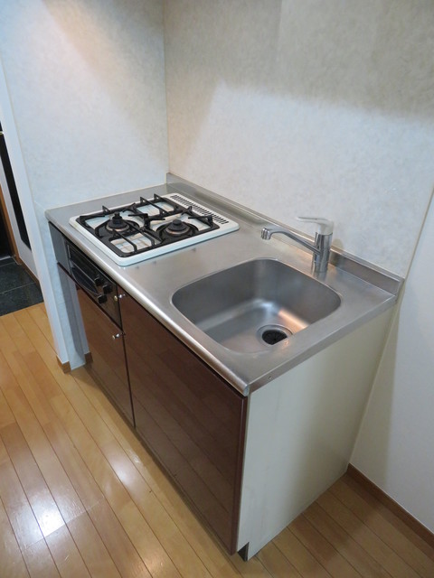 グランド・ガーラ芝公園5階 コンパクトなキッチンで掃除もラクラク