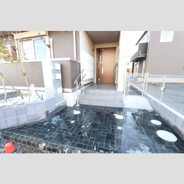 クレセント東住吉102号室 エントランス
