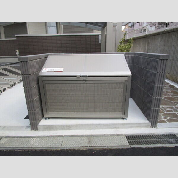 アクシス八幡 入居者様専用ゴミストッカー