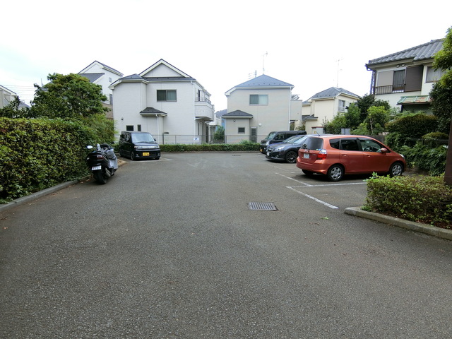 ファミール美堀 駐車場