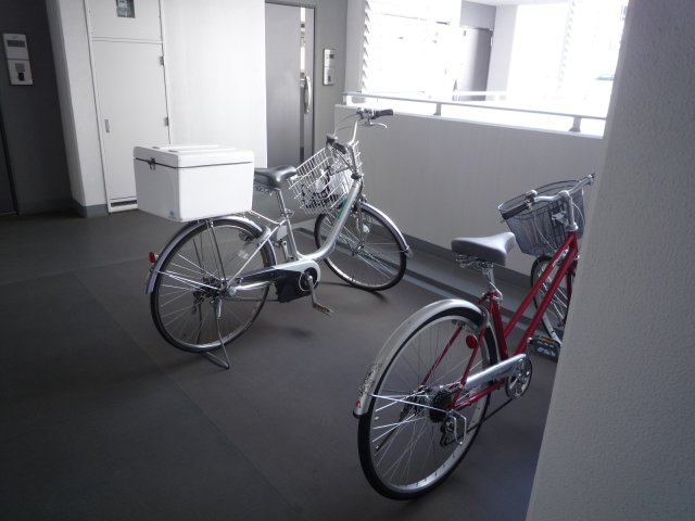 プライムアーバン久米川306号室 自転車駐輪場（無料）　各フロアに駐輪スペースがございます
