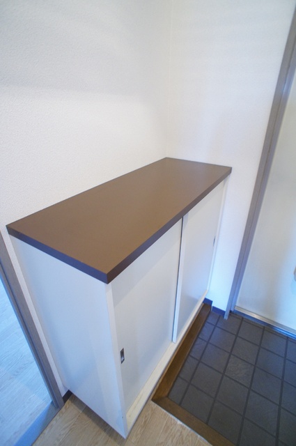 リヴェレント八千代0105号室 下駄箱