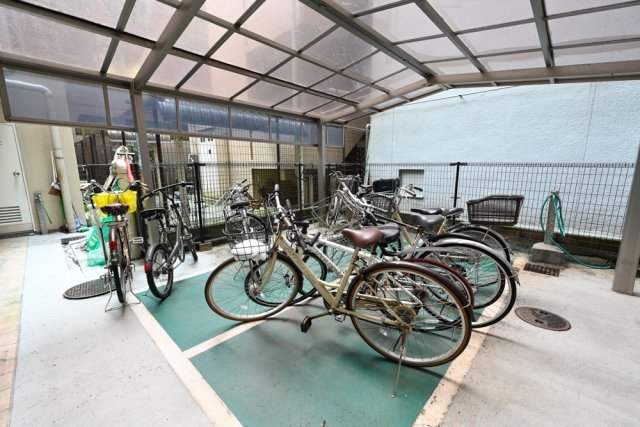 パークハイム駒形6階 駐輪場