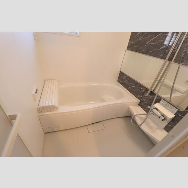 ロイヤルクレスト六号館 バス