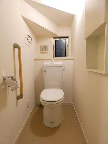 横浜市中区池袋戸建 1階トイレ（内装前）