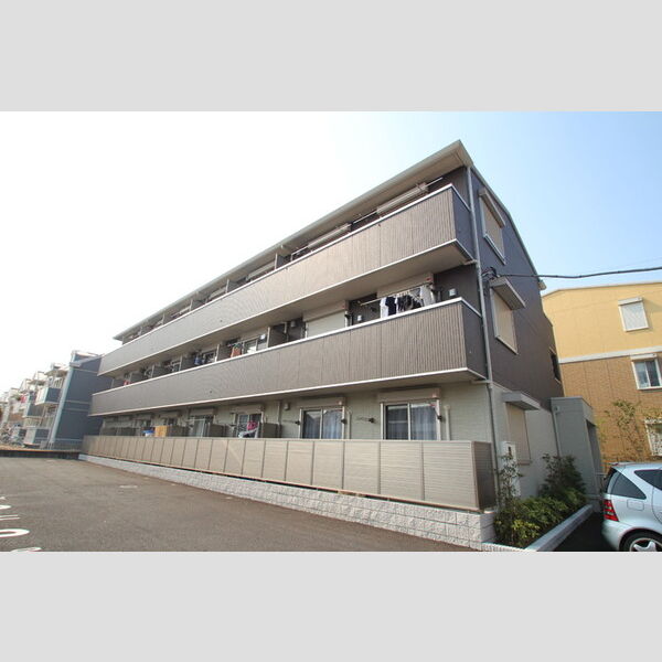 ムーンドレイク305号室 南向きで目の前駐車場、日当たり良好!