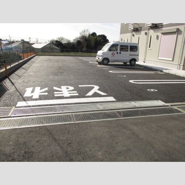 Salle　de sejour【シャルドセジュール】 駐車場