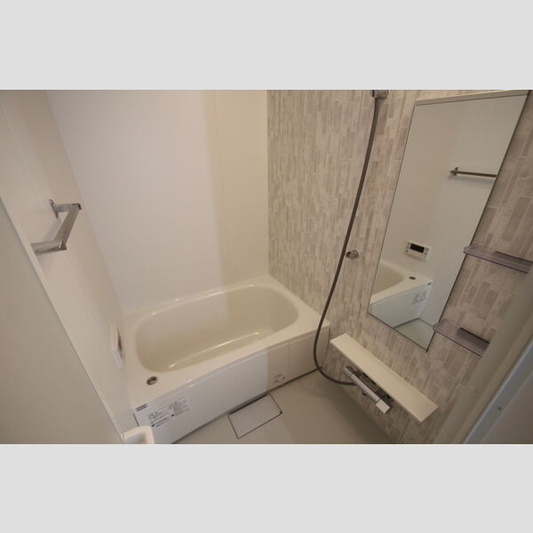 グラナーデ六町Ⅱ102号室 お風呂