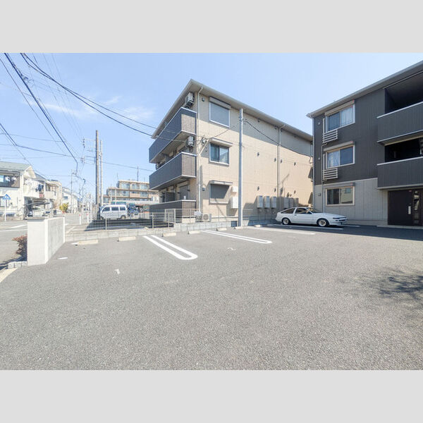 クレストテラス103号室 駐車場