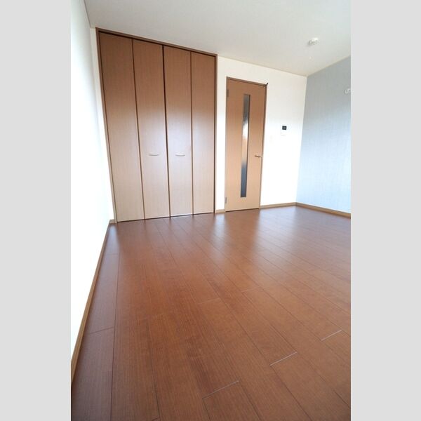 メゾンモナリエ205号室 8帖の洋室(クローゼット向き)