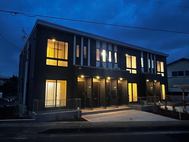 ラ・スール 外観写真（夜）