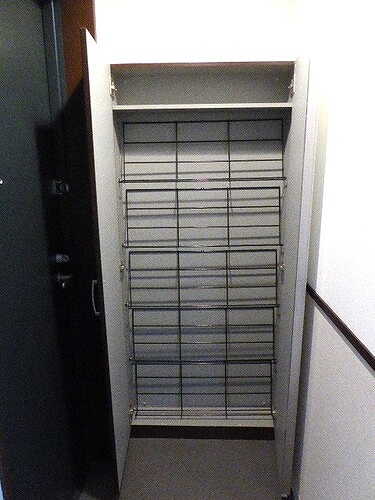 ＢＬＤ．ＮＩＭＯレジデンス6階 下足入　※同タイプ別部屋前回募集時2021.3撮影