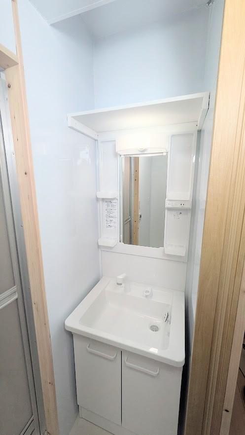 鷺宮テラス 洗面台の上に棚もあります