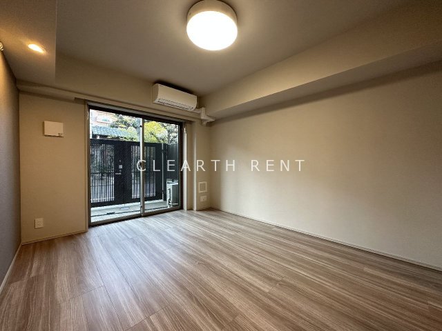 コンシェリア中野弥生町 ＴＨＥ ＲＥＳＩＤＥＮＣＥ1階 8.6帖のフローリング居室/インターネット利用料無料