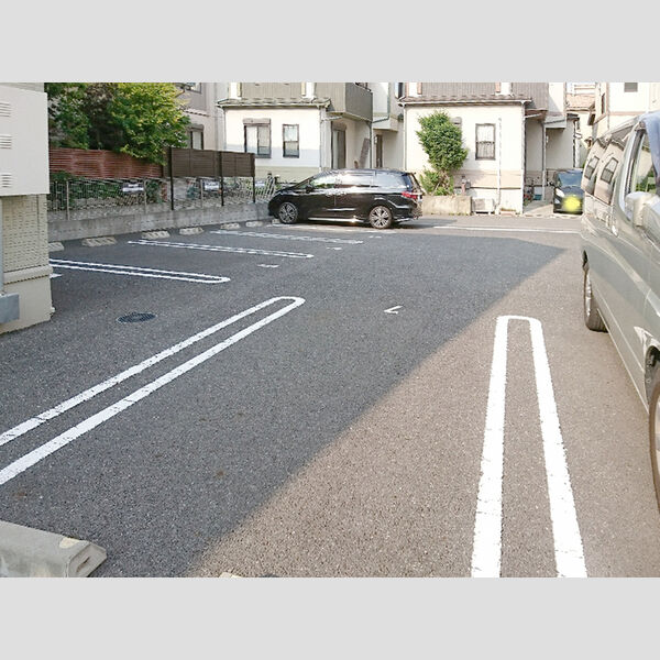 プルメリア101号室 駐車場