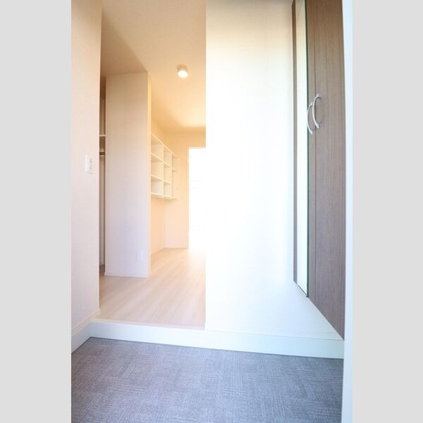 ドミール彩 玄関