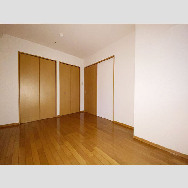 モニュメントスクウェア　弐番館 弐番館104号室　洋室