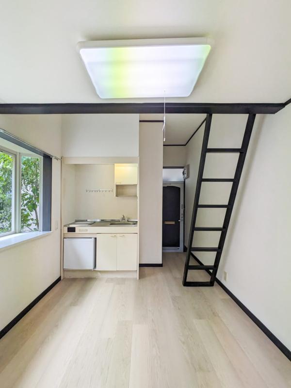 ビバイヒルズ2階 玄関