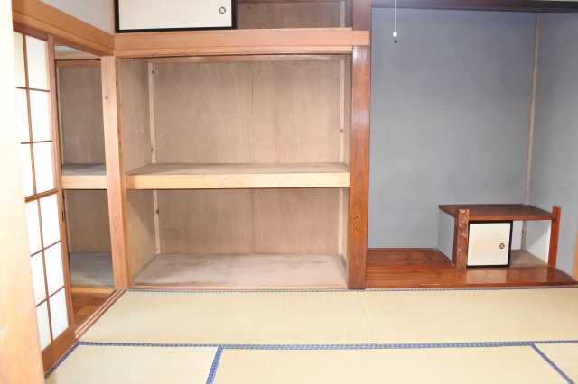 高塚新田1戸建て 納戸もあり収納スペースたっぷりあります