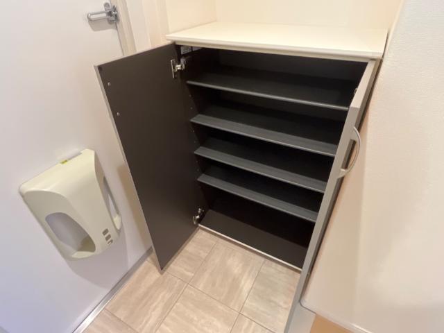 ワン・ヒル・ライブ 下駄箱