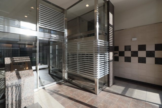 ライオンズクオーレ東京三ノ輪シティゲート3階 エントランス