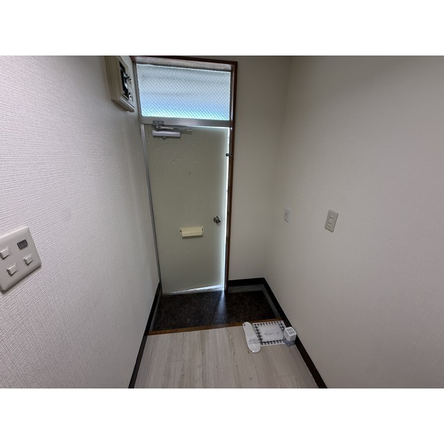 第一ローズハイツ202号室 玄関