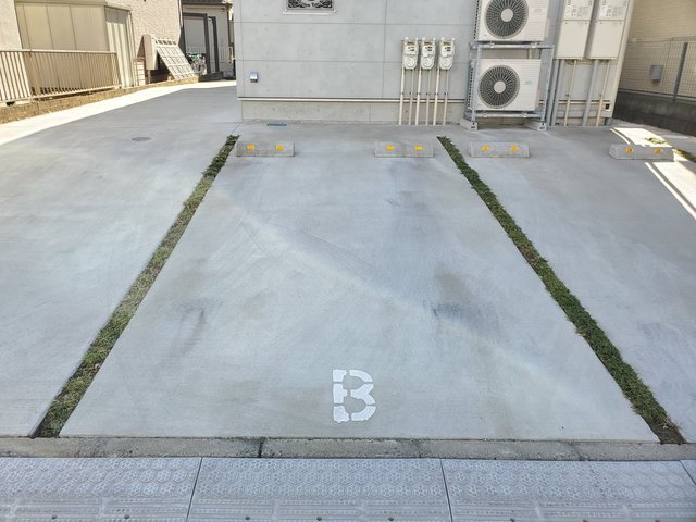 マーヴェラス立川 駐車場