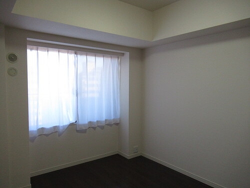 サン・ステージ緑園都市東の街７番館13階 洋室