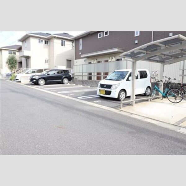 ラ・ベルメール 駐車場