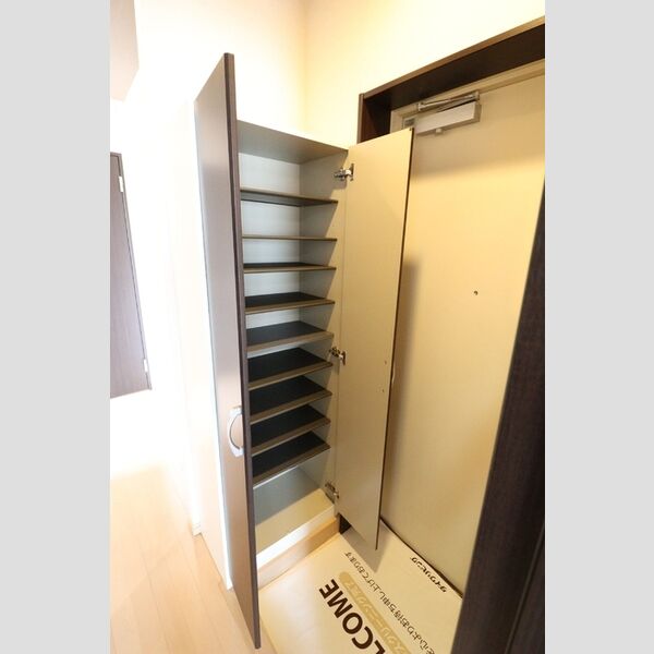 ストークガーデン201号室 玄関