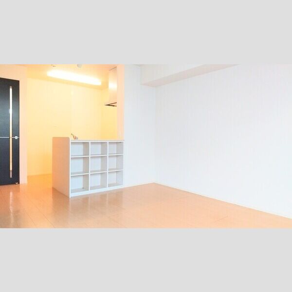 Bell espace キッチンカウンター収納があるリビング