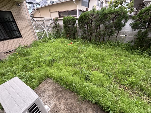 ロックハイツ100号室 庭