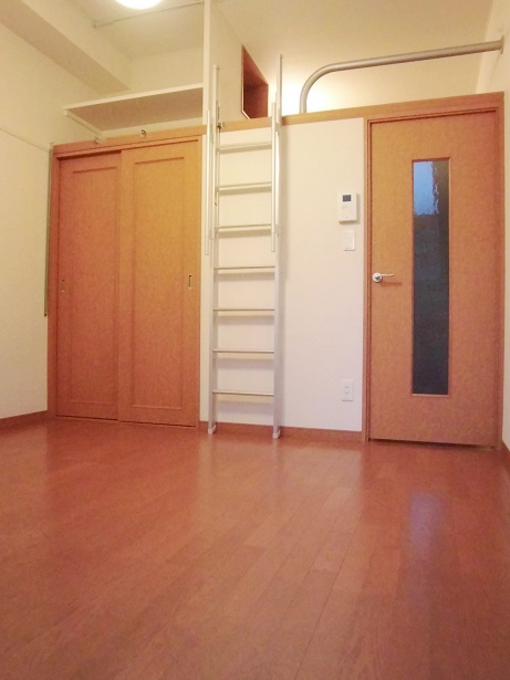 レオパレストリメゾン 2Fはじゅうたん