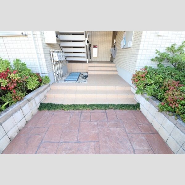 ラプルベール　A102号室 エントランス