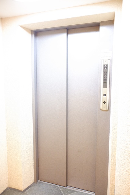 ラ・クレッツ門前仲町0301号室 エレベーター