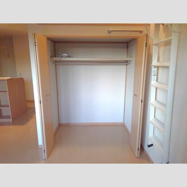 エテルナーレ203号室 クローゼット
